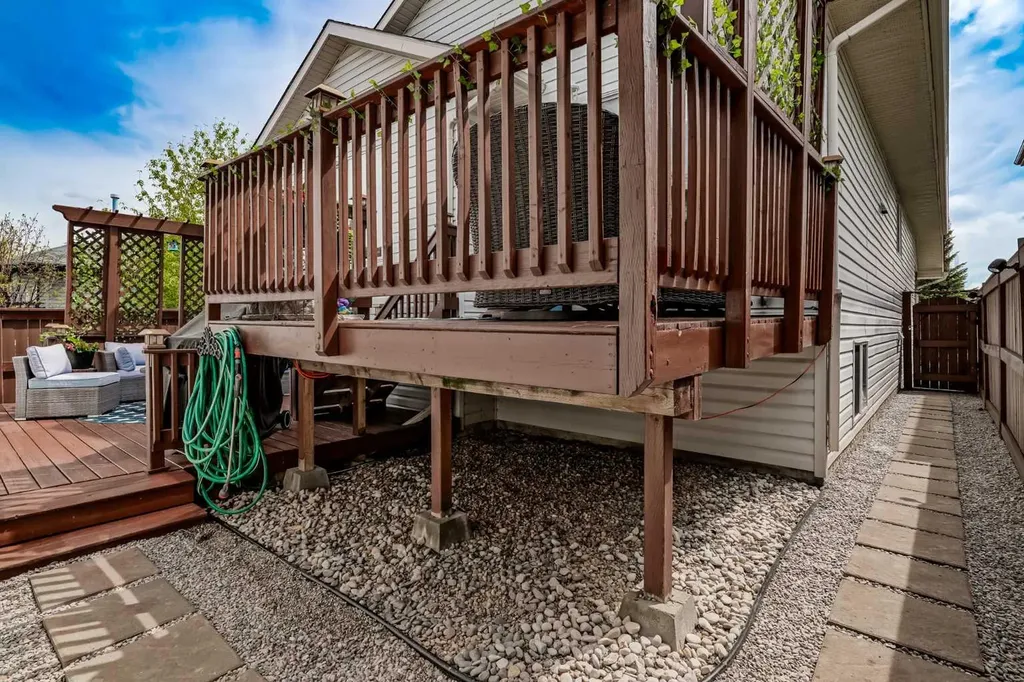 112 Prestwick Point SE Calgary AB T2Z 4K7