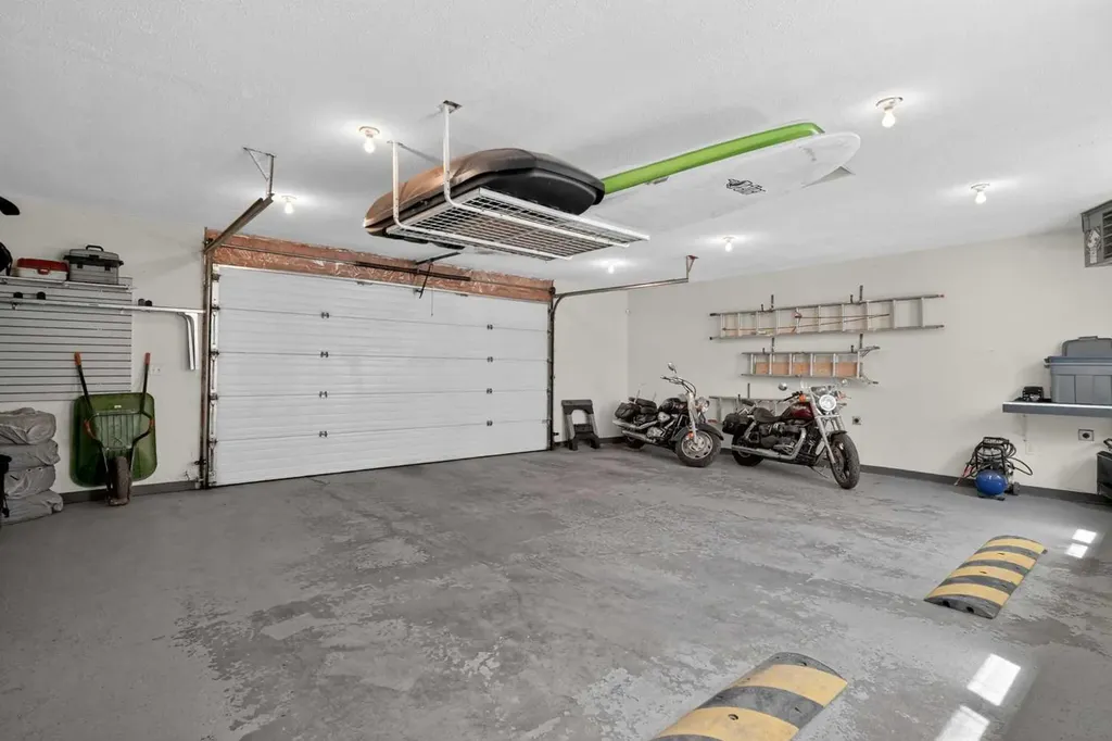 112 Prestwick Point SE Calgary AB T2Z 4K7