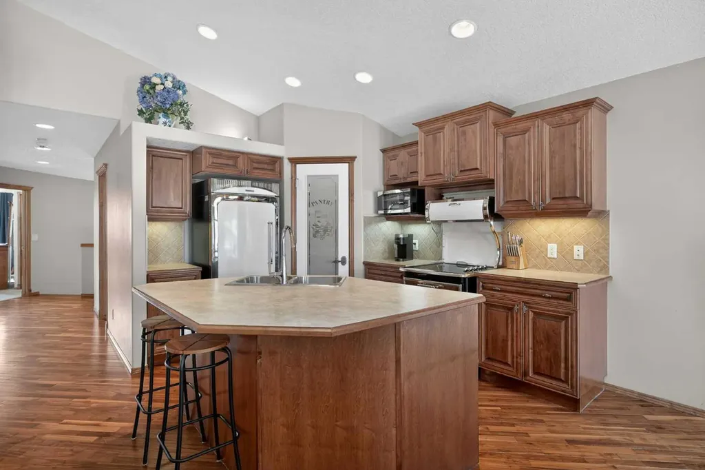 112 Prestwick Point SE Calgary AB T2Z 4K7