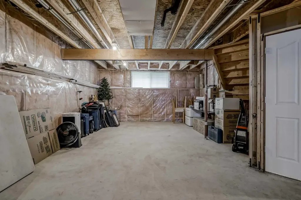 112 Prestwick Point SE Calgary AB T2Z 4K7