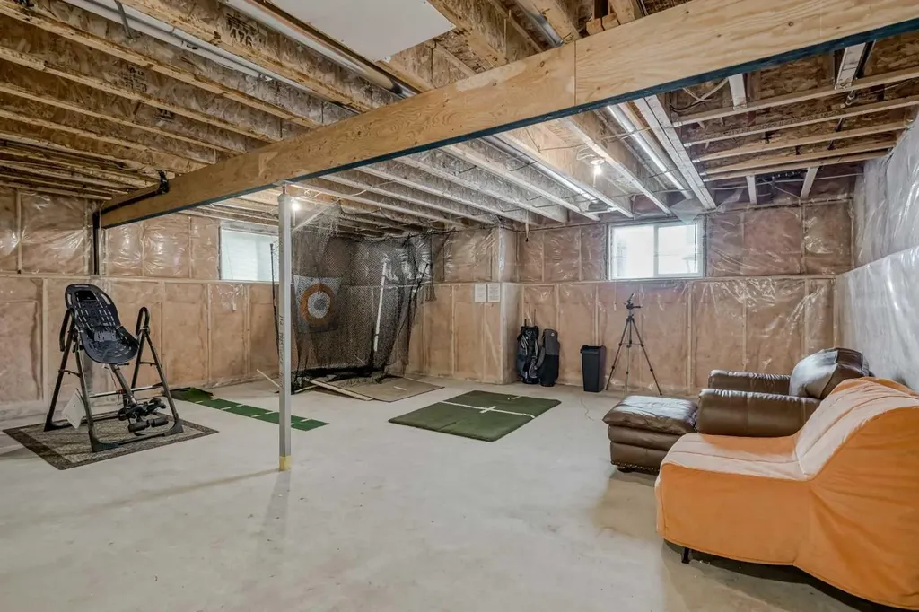 112 Prestwick Point SE Calgary AB T2Z 4K7