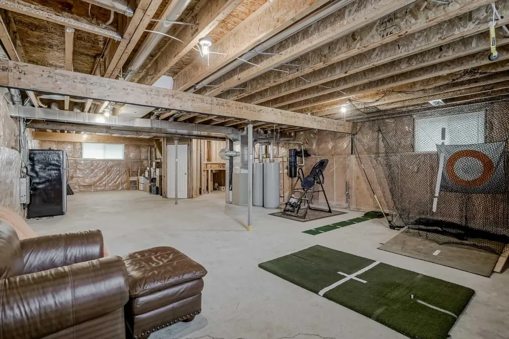 112 Prestwick Point SE Calgary AB T2Z 4K7