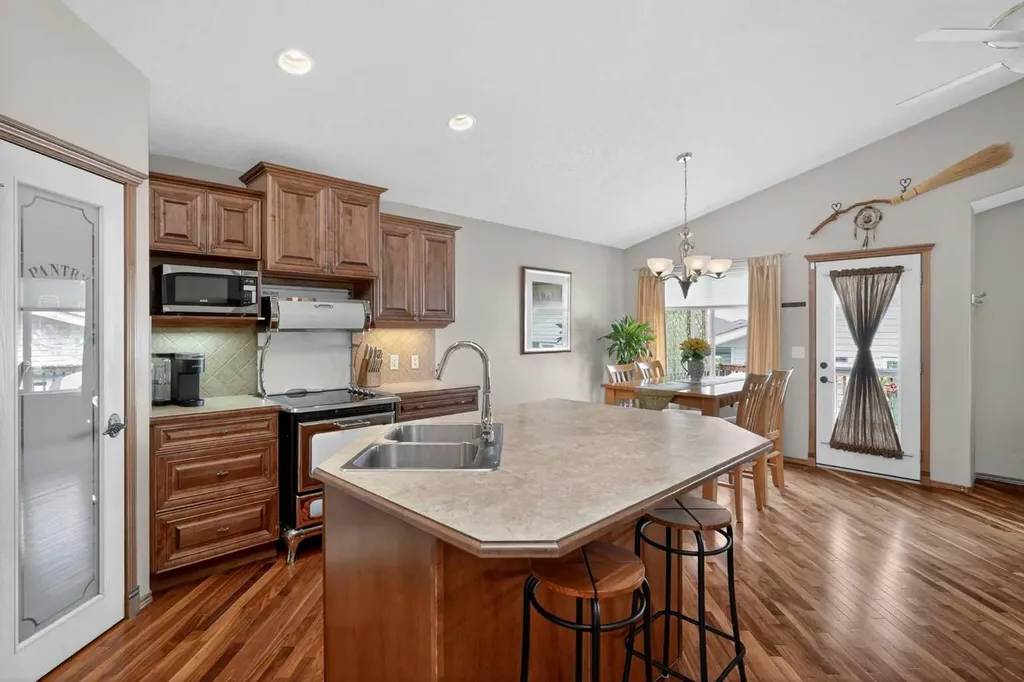 112 Prestwick Point SE Calgary AB T2Z 4K7