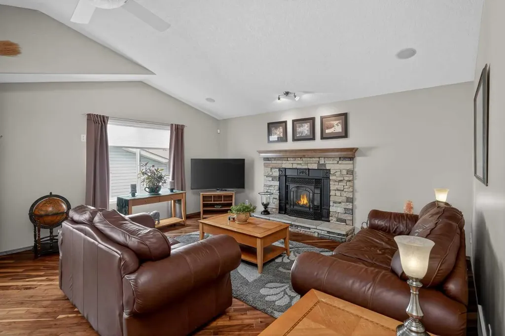 112 Prestwick Point SE Calgary AB T2Z 4K7