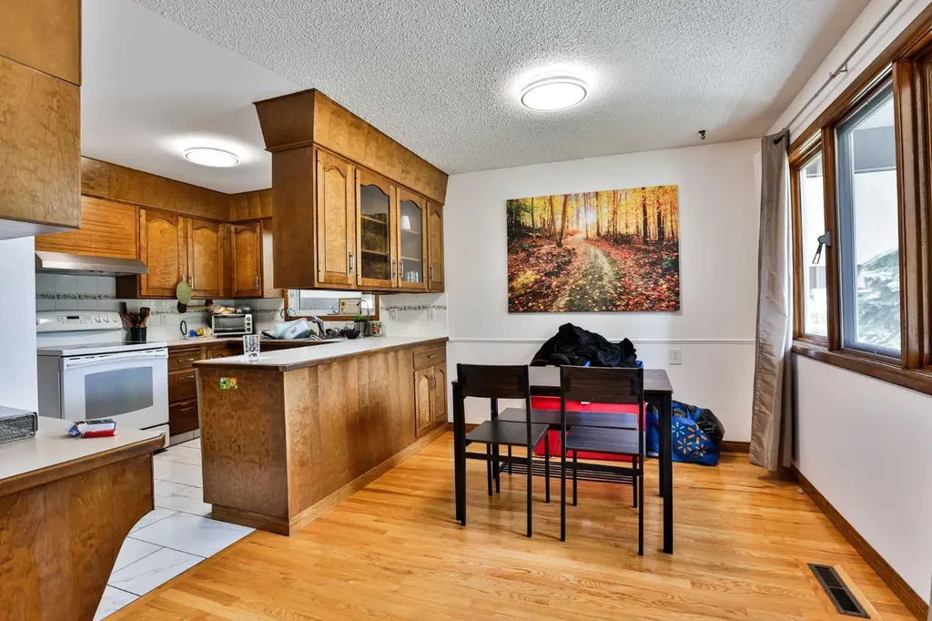 1713 14 Avenue N Lethbridge AB T1H 1V7