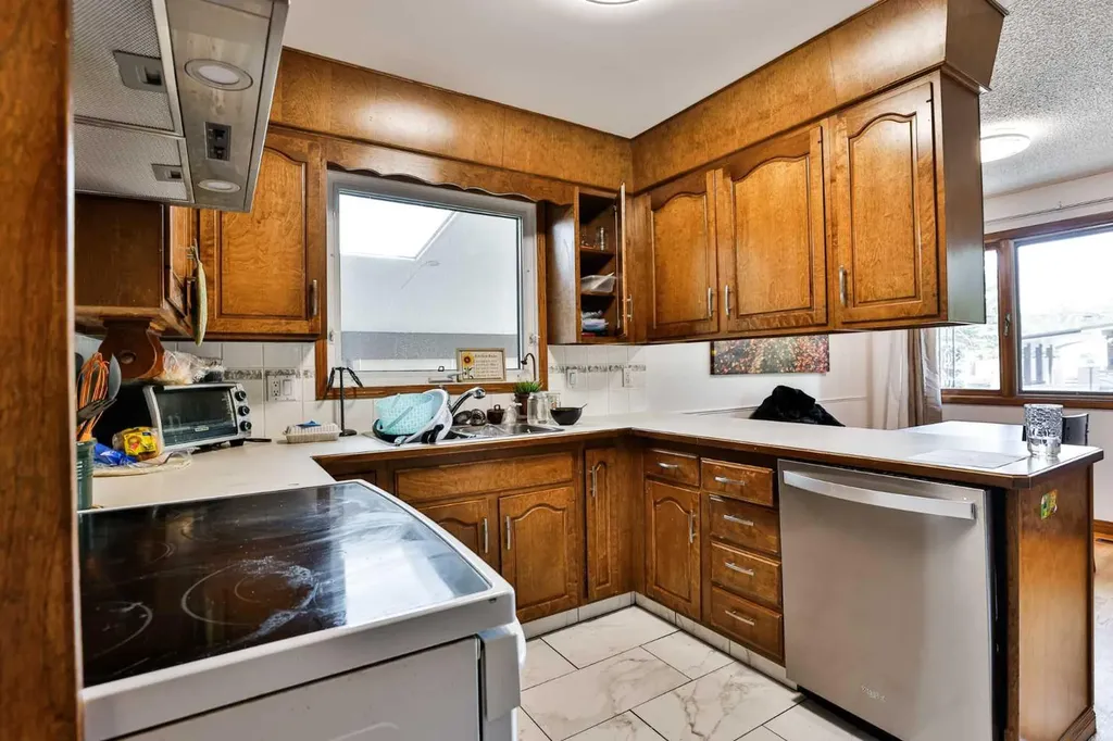 1713 14 Avenue N Lethbridge AB T1H 1V7