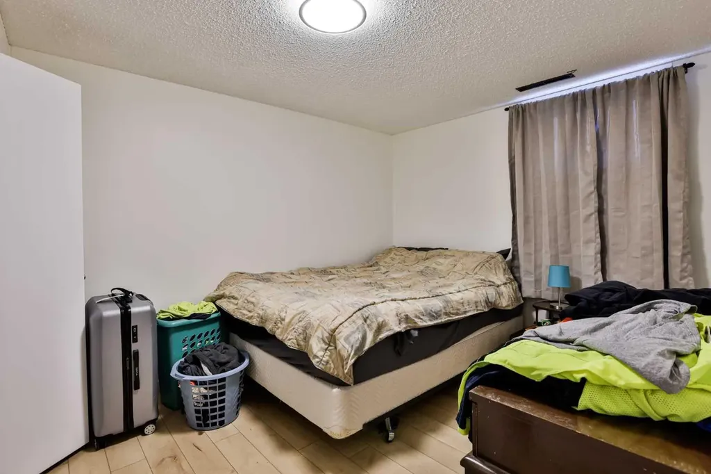 1713 14 Avenue N Lethbridge AB T1H 1V7