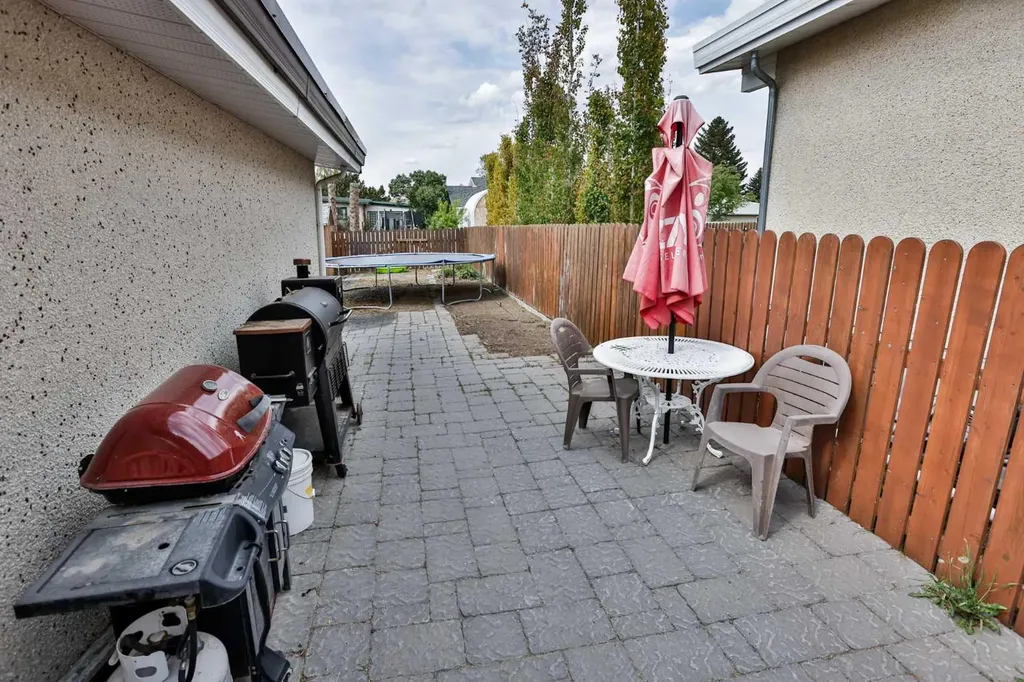 1713 14 Avenue N Lethbridge AB T1H 1V7
