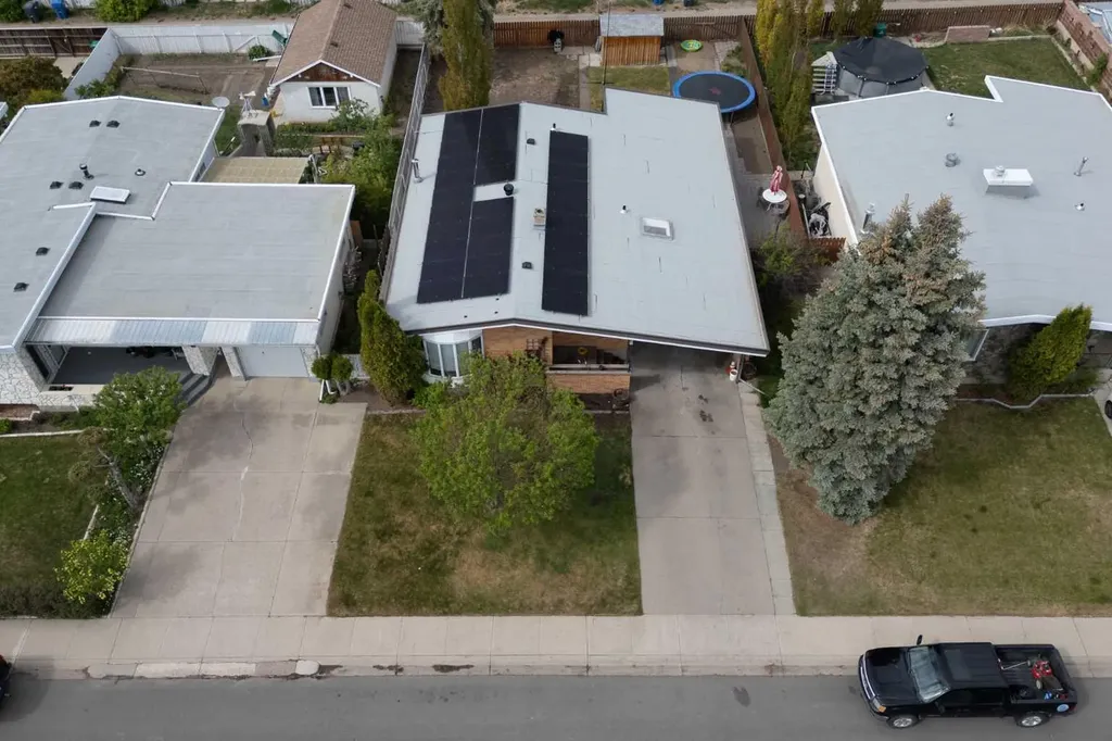 1713 14 Avenue N Lethbridge AB T1H 1V7