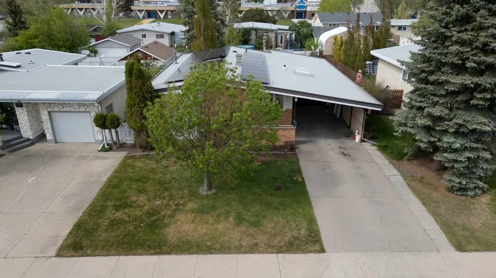 1713 14 Avenue N Lethbridge AB T1H 1V7