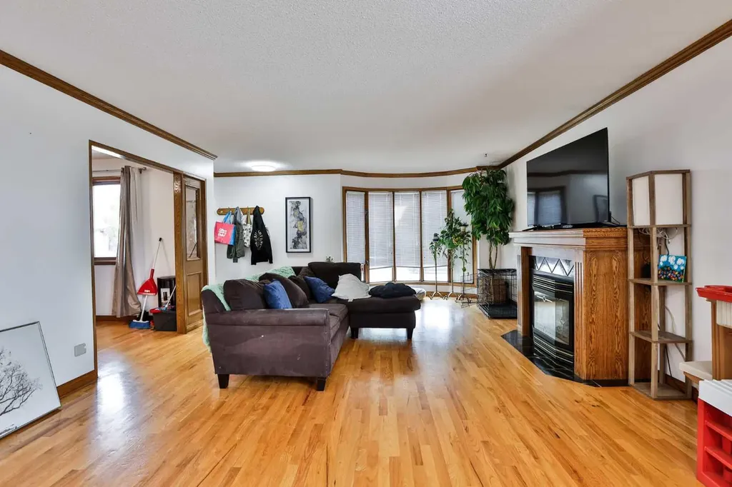 1713 14 Avenue N Lethbridge AB T1H 1V7