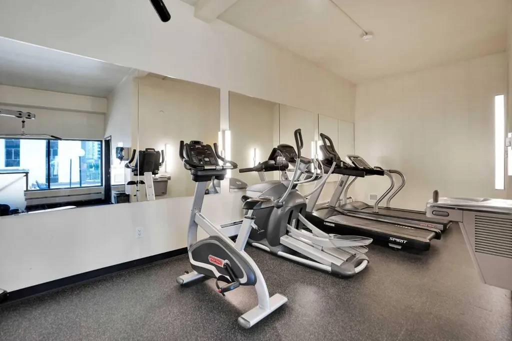 221 6 Avenue SE Calgary AB T2G4Z9