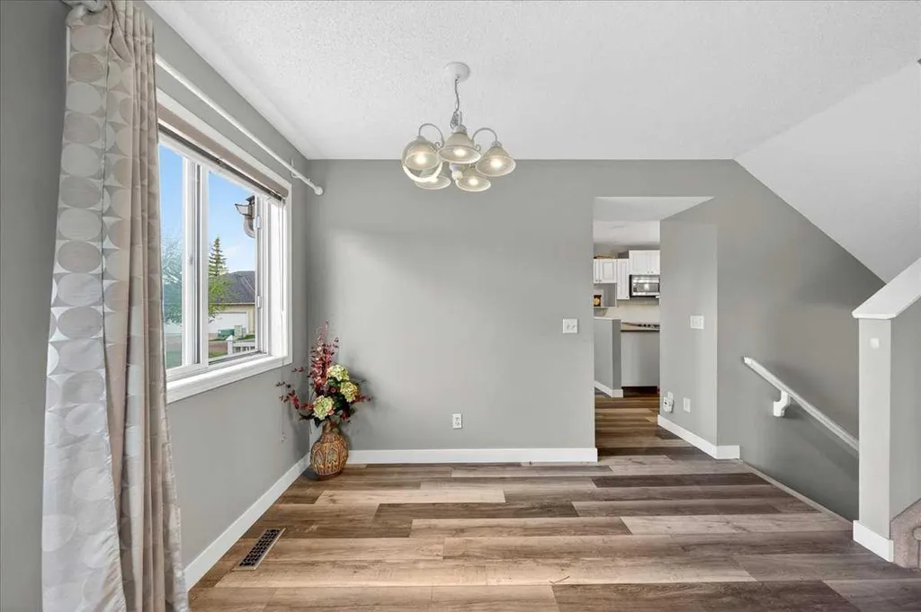 15 Cedarview Mews SW Calgary AB T2W6H8