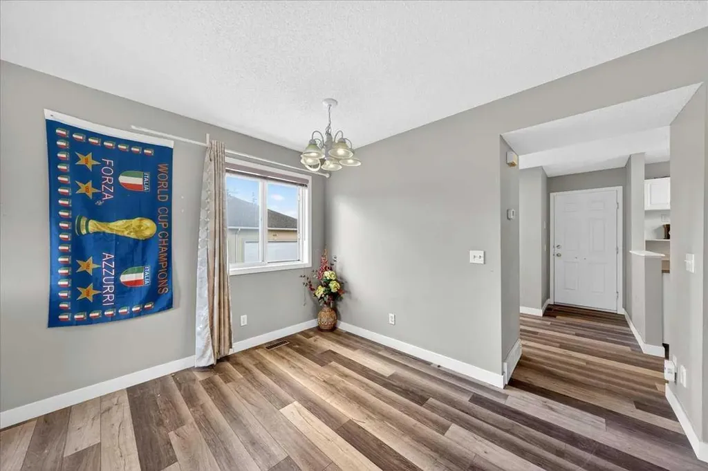 15 Cedarview Mews SW Calgary AB T2W6H8