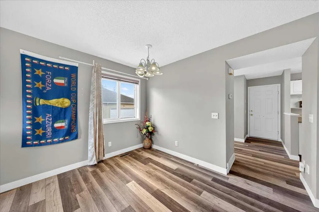 15 Cedarview Mews SW Calgary AB T2W6H8