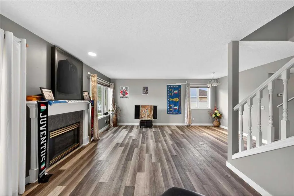 15 Cedarview Mews SW Calgary AB T2W6H8