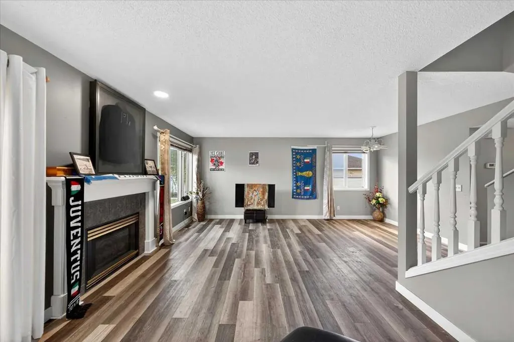 15 Cedarview Mews SW Calgary AB T2W6H8