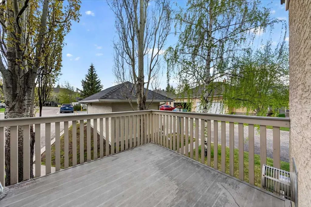 15 Cedarview Mews SW Calgary AB T2W6H8