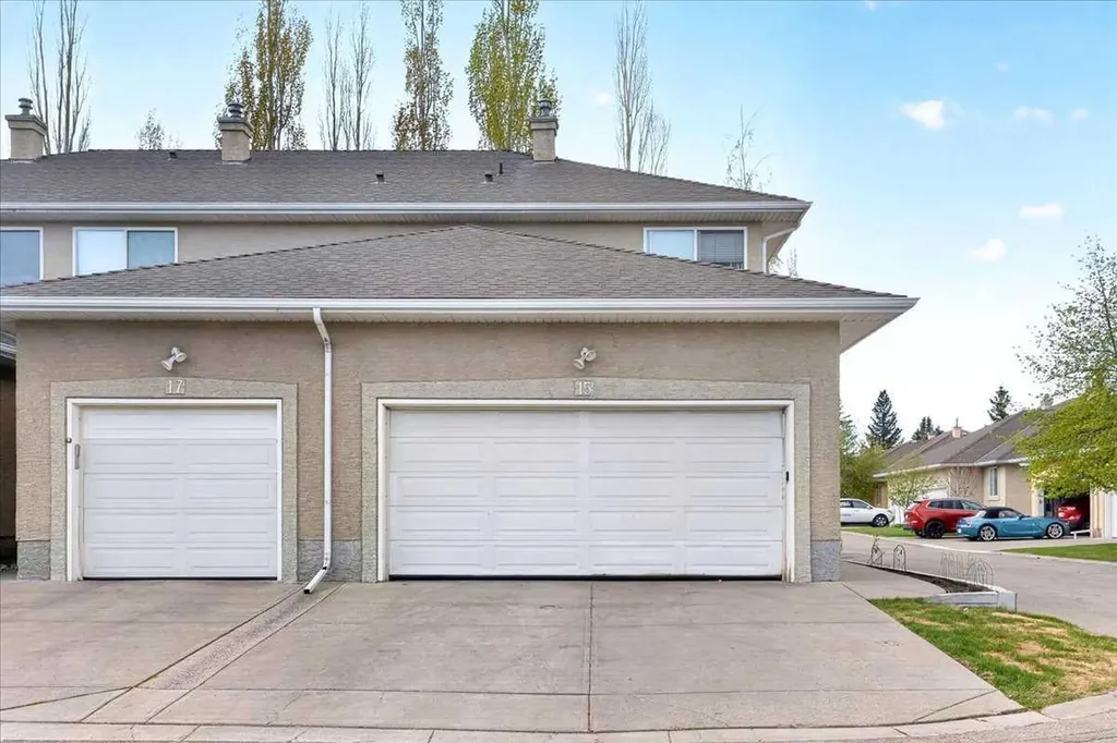 15 Cedarview Mews SW Calgary AB T2W6H8