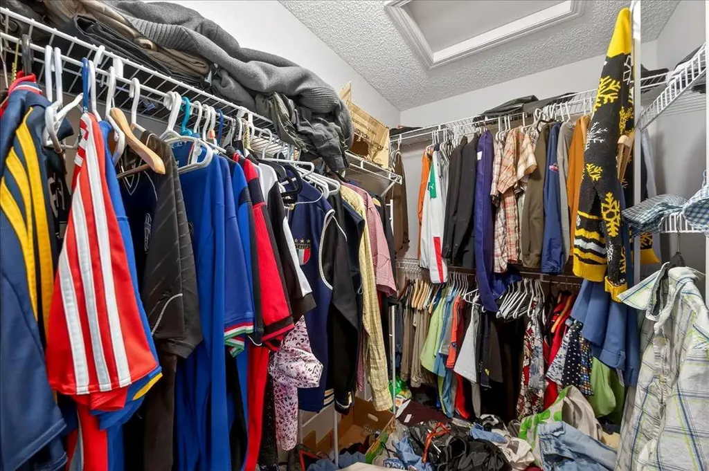 15 Cedarview Mews SW Calgary AB T2W6H8