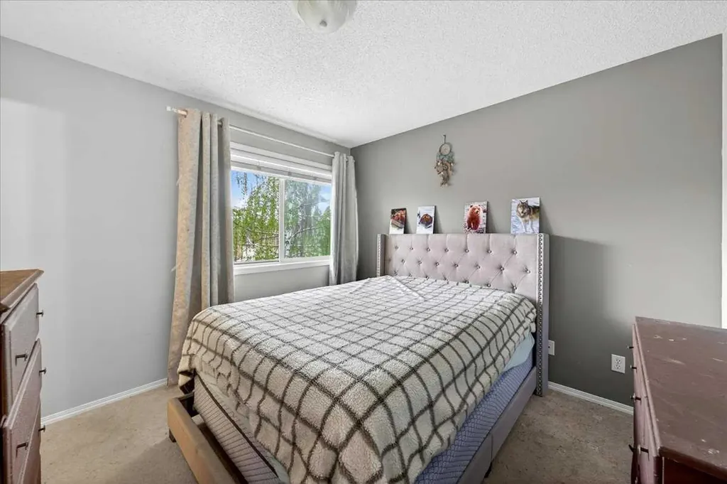 15 Cedarview Mews SW Calgary AB T2W6H8