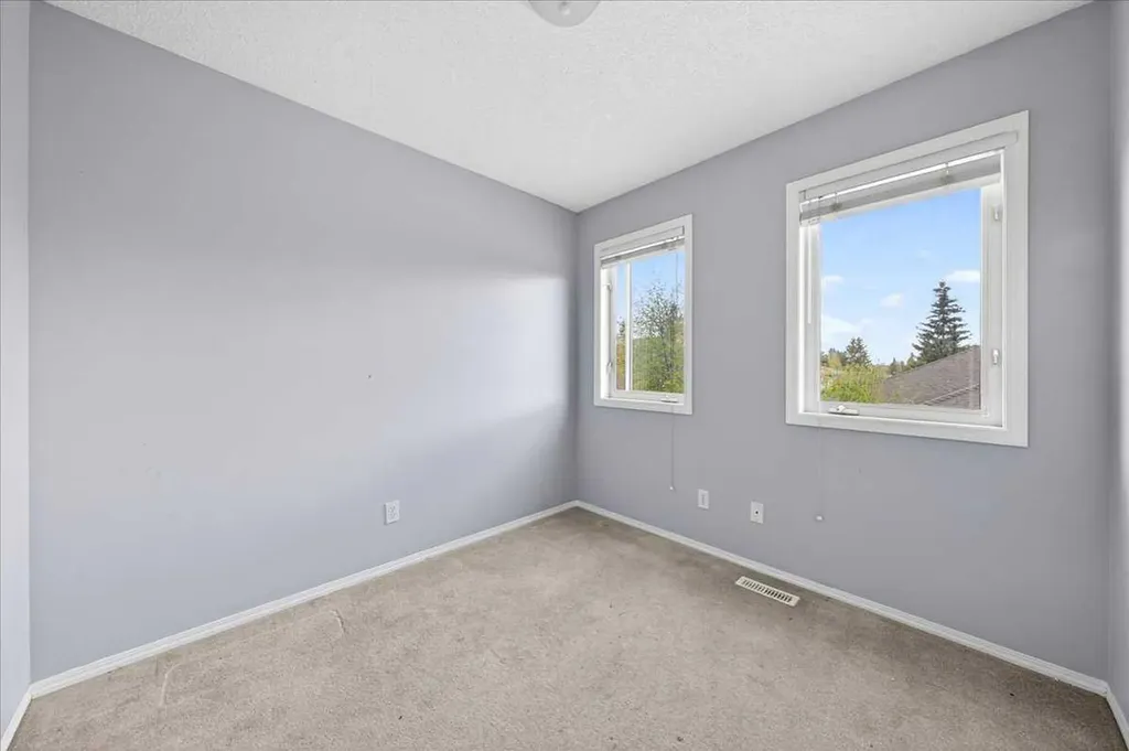 15 Cedarview Mews SW Calgary AB T2W6H8
