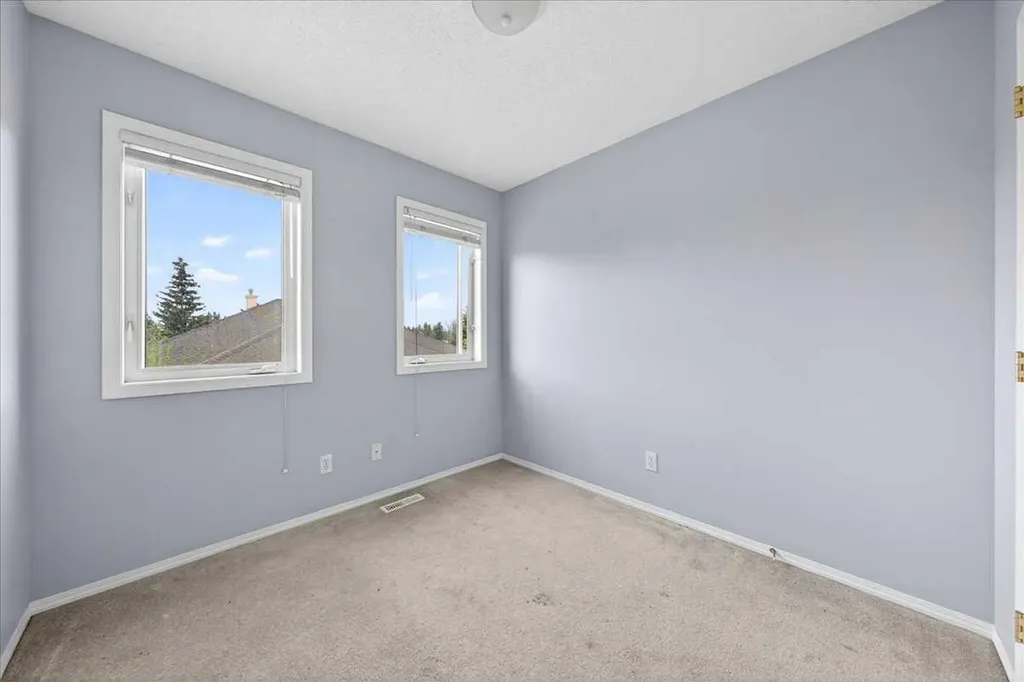 15 Cedarview Mews SW Calgary AB T2W6H8
