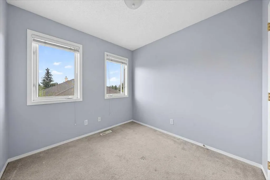 15 Cedarview Mews SW Calgary AB T2W6H8