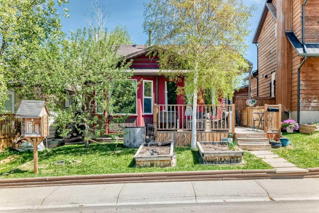 52 Beacham Road NW Calgary AB T3K 1S4