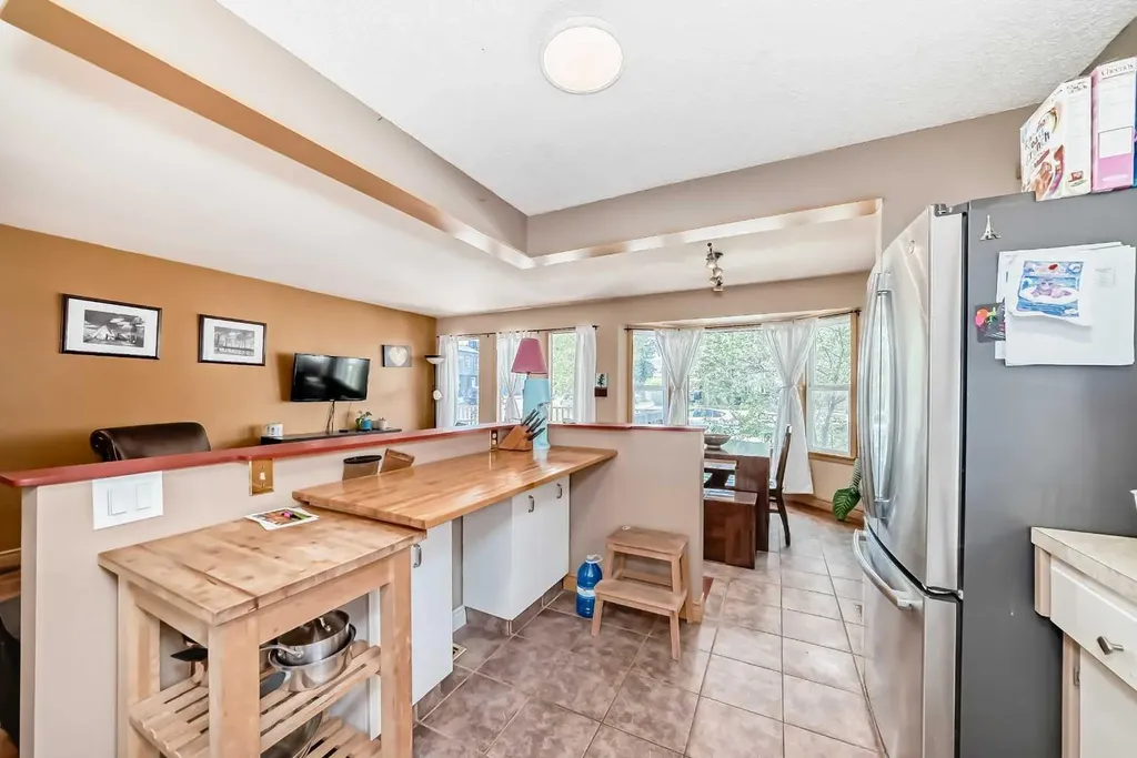 52 Beacham Road NW Calgary AB T3K 1S4