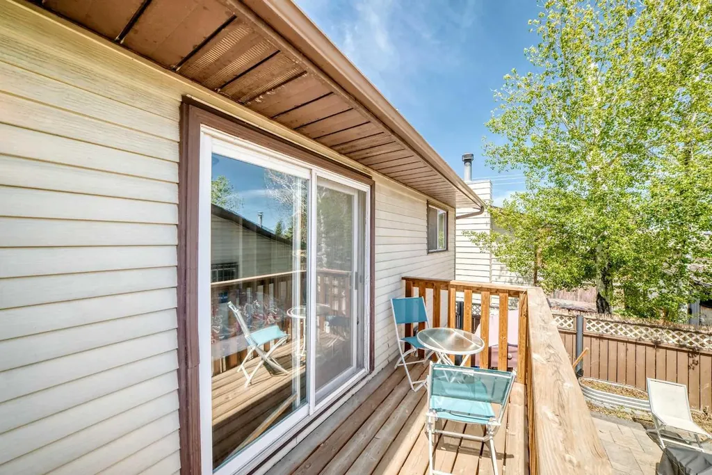 52 Beacham Road NW Calgary AB T3K 1S4