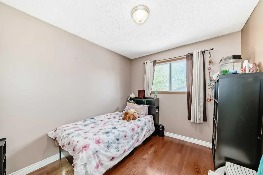 52 Beacham Road NW Calgary AB T3K 1S4