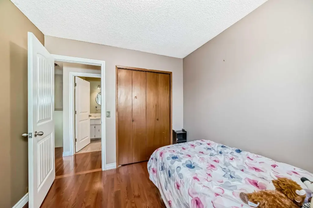 52 Beacham Road NW Calgary AB T3K 1S4