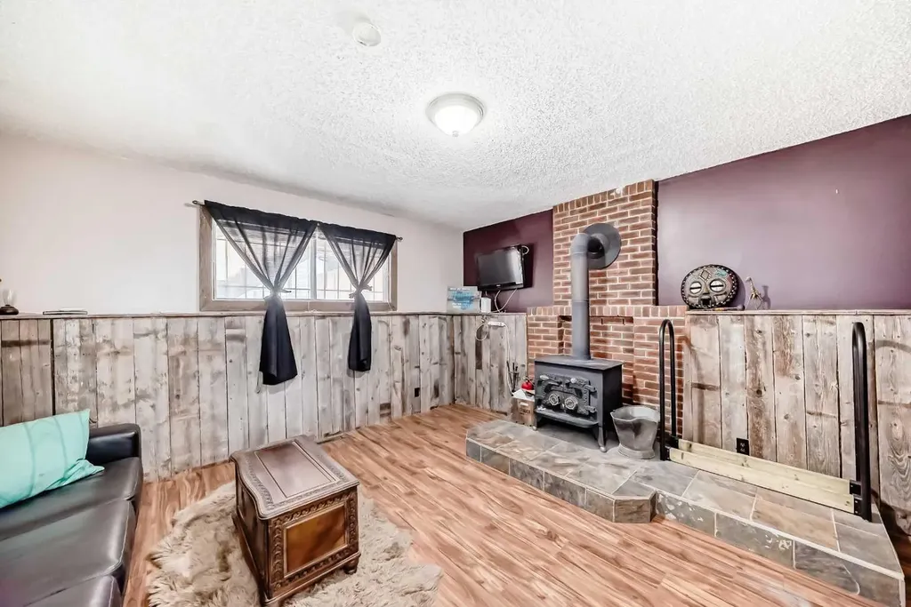 52 Beacham Road NW Calgary AB T3K 1S4