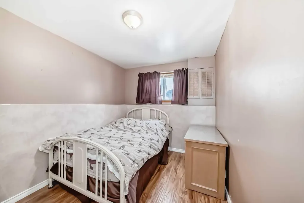52 Beacham Road NW Calgary AB T3K 1S4