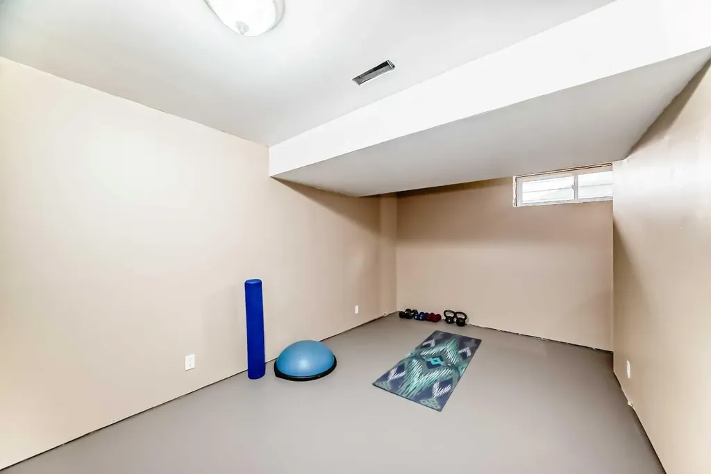 52 Beacham Road NW Calgary AB T3K 1S4