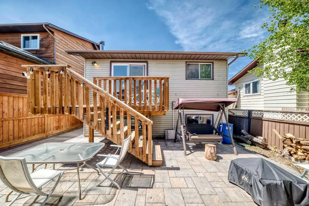 52 Beacham Road NW Calgary AB T3K 1S4