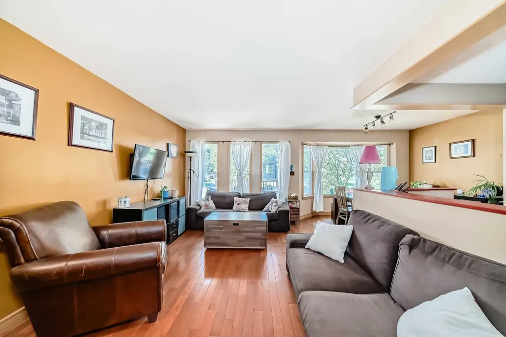 52 Beacham Road NW Calgary AB T3K 1S4