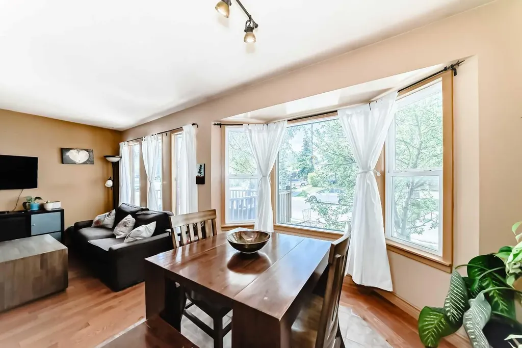 52 Beacham Road NW Calgary AB T3K 1S4