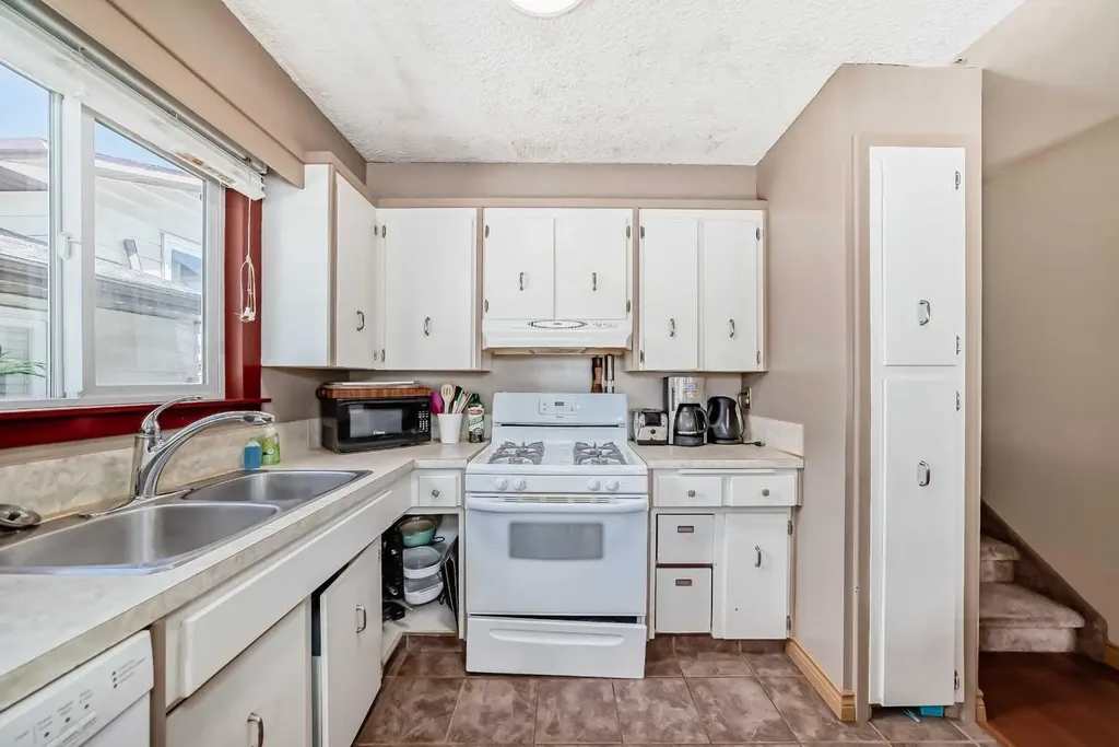 52 Beacham Road NW Calgary AB T3K 1S4