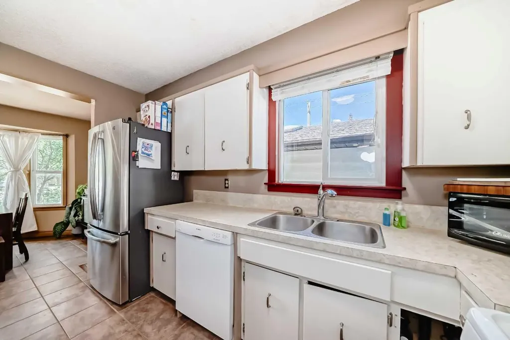 52 Beacham Road NW Calgary AB T3K 1S4