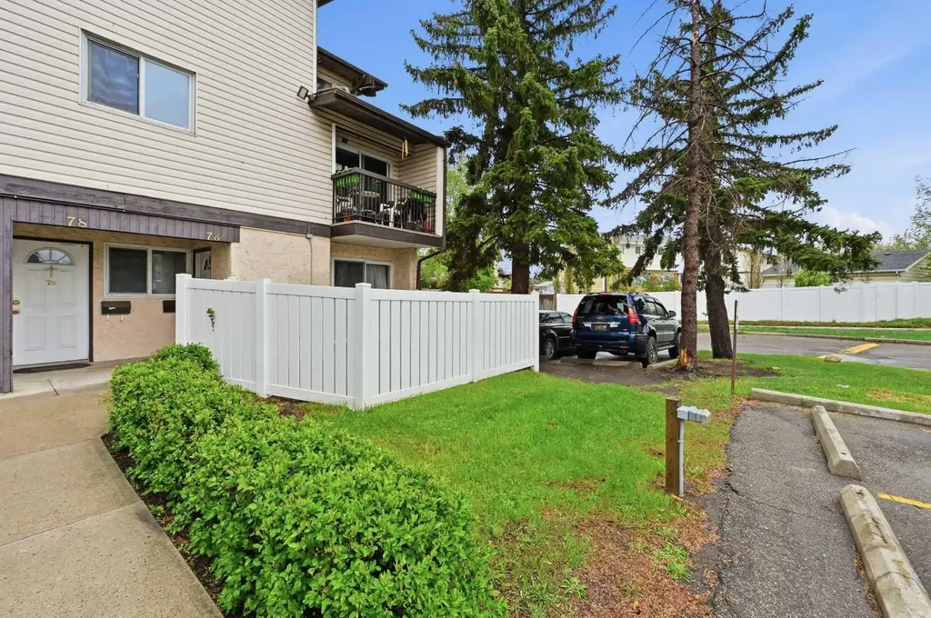 3745 Fonda Way SE Calgary AB T2A 5W7