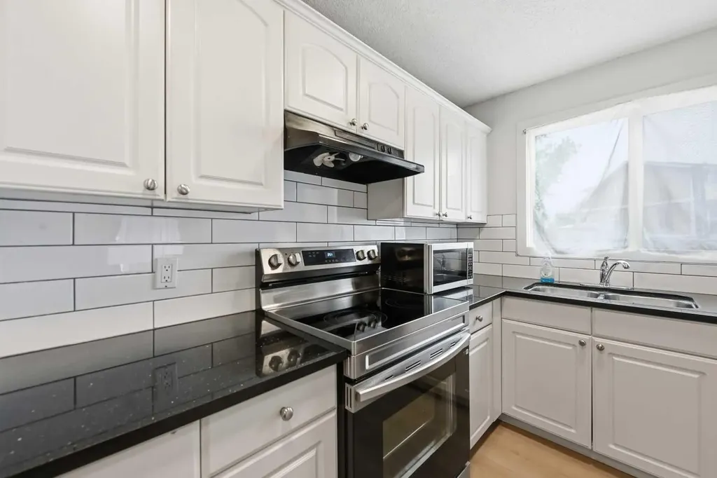 3745 Fonda Way SE Calgary AB T2A 5W7