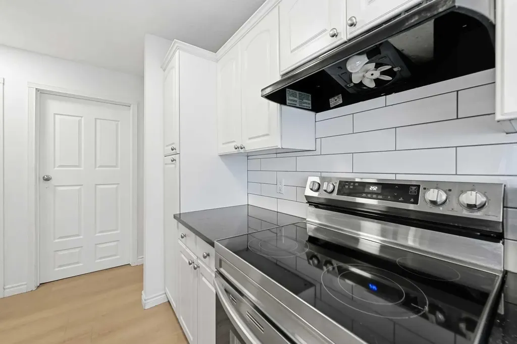 3745 Fonda Way SE Calgary AB T2A 5W7