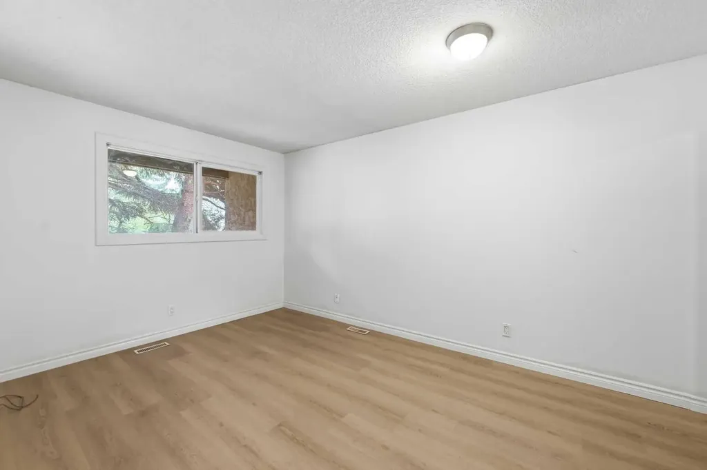 3745 Fonda Way SE Calgary AB T2A 5W7