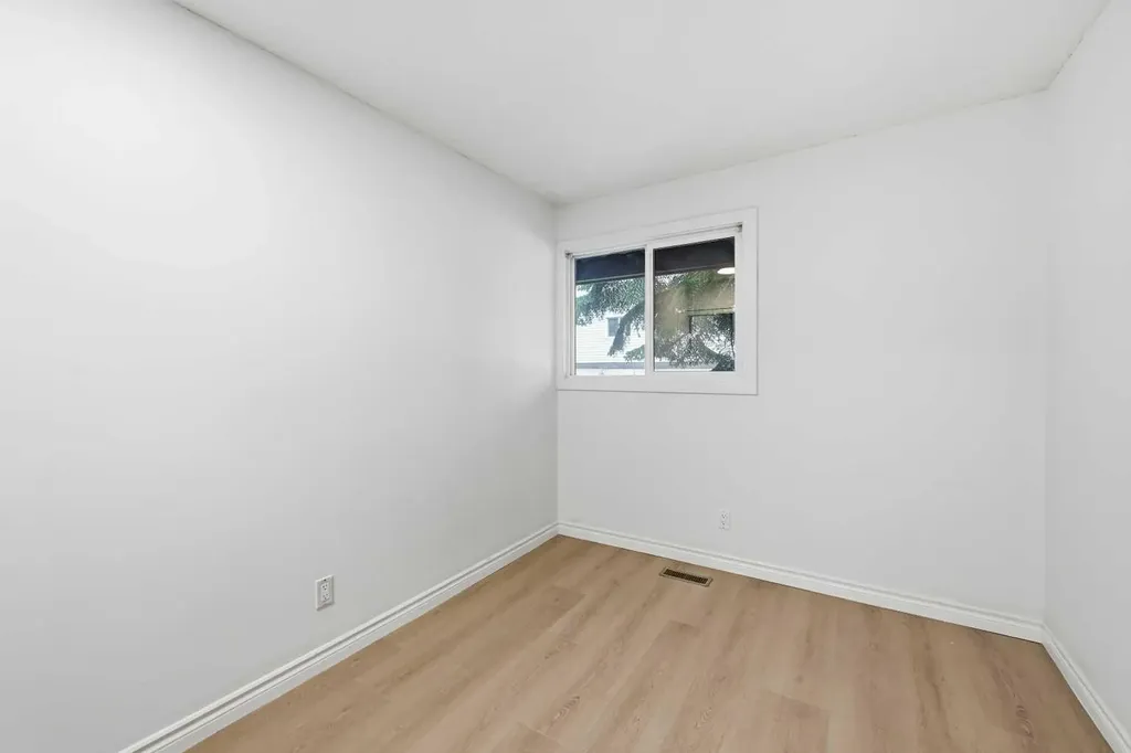 3745 Fonda Way SE Calgary AB T2A 5W7