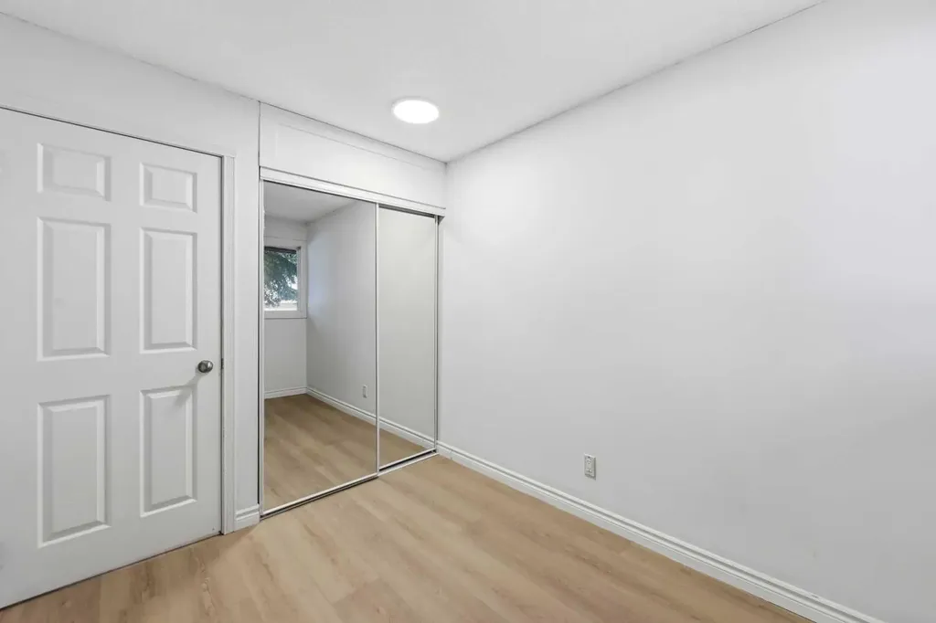 3745 Fonda Way SE Calgary AB T2A 5W7