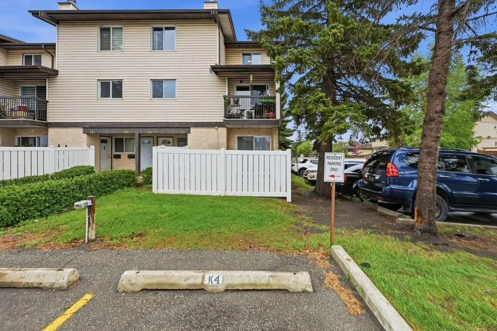 3745 Fonda Way SE Calgary AB T2A 5W7