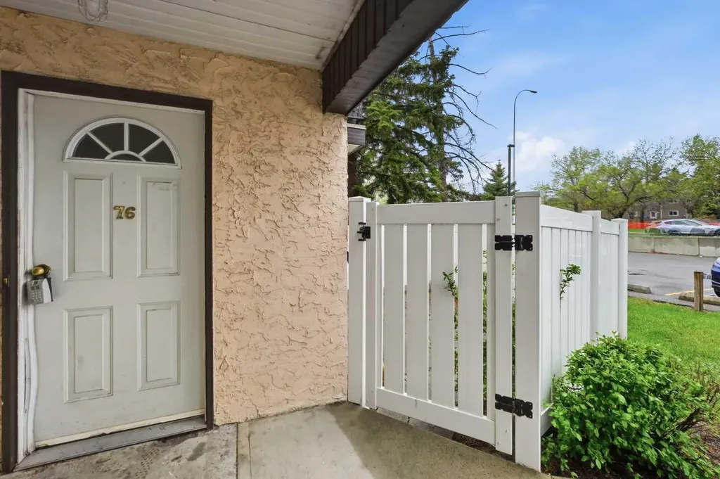 3745 Fonda Way SE Calgary AB T2A 5W7