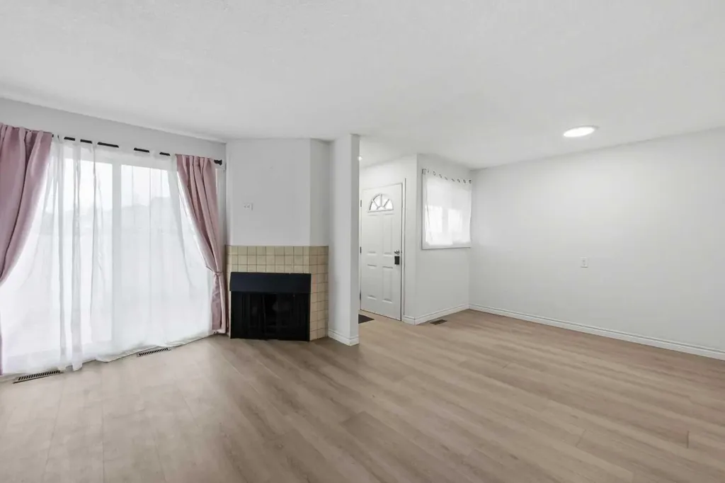 3745 Fonda Way SE Calgary AB T2A 5W7